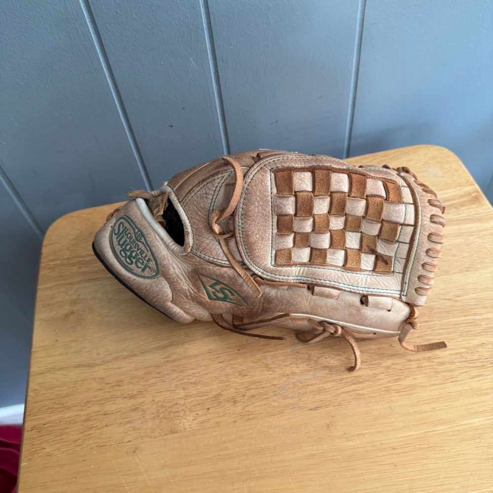 Louisville Slugger Xeno Series 12.5in Fastpitch Softball Glove Tan/Cream Leather